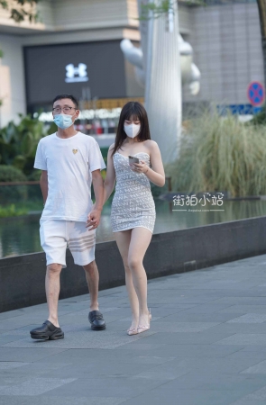 紧身短裙靓腿