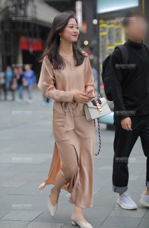 笑容清纯可人 曼妙很动人