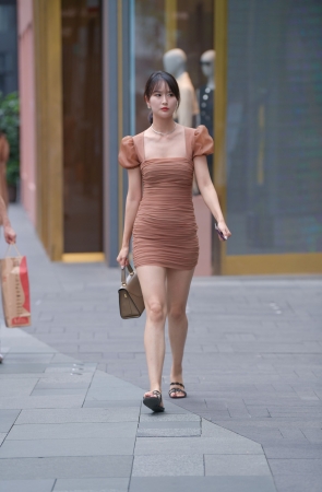 漂亮的包屯裙美女