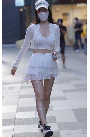 性感的短裙美女【套图+视频】