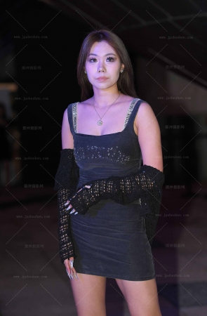 辣辣辣妹 这腿美极了··240608-4-75 15P