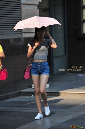 撑伞小极品美女17P