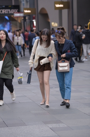 好美的一双肉色美腿