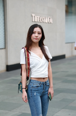 清纯可爱的紧牛美眉