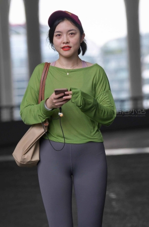 瑜伽裤小妹