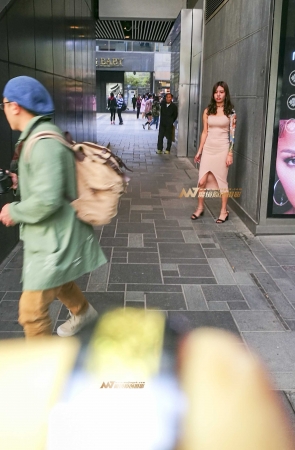 个性纹身 紧身裙  时尚女郎