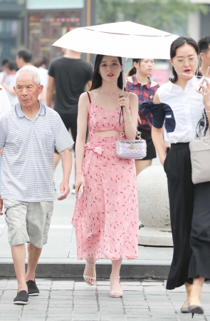 好气质的漂亮小姐姐