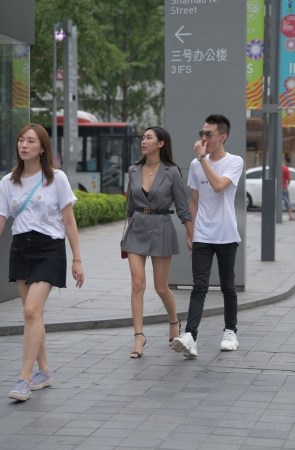 性感与美丽并存的女友