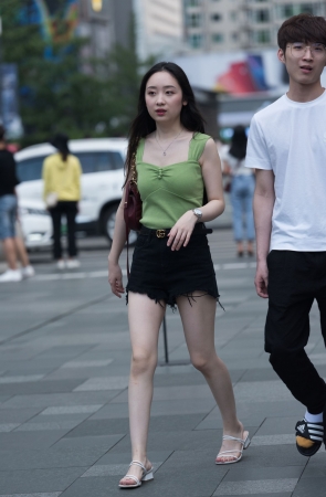 短裤美女