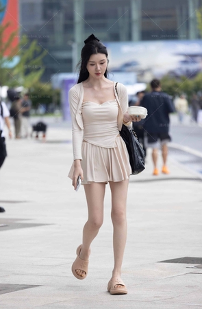 LB174-128P 成都车展-176百万网红车模猫大人下班