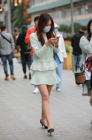 四九城嘎子街拍作品 - 丝袜长腿美眉