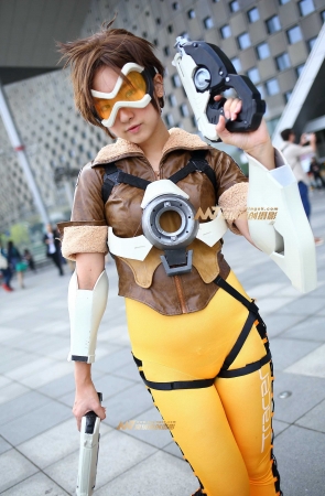 紧身黄色运动裤cosplay