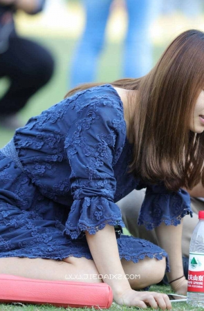 温柔婉约的美少F，精致的素足又细又长