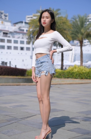 美腿热裤女孩