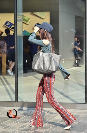 紧绷的裤子，紧绷的曲线