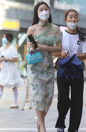 高跟开叉裙