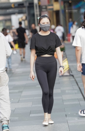 黑色紧身裤