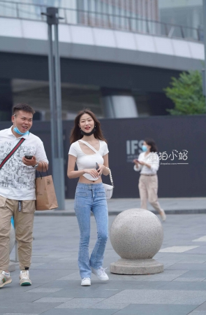 牛仔裤小姐姐