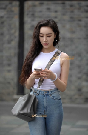 漂亮紧牛风韵美女