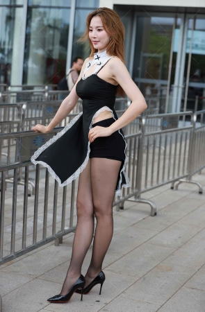 长腿黑丝高跟网红--雯雯 【图片➕视频】