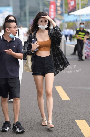 22828-42+61长腿热裤美女 13P