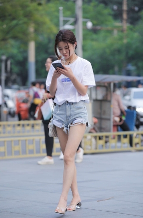 摄神街拍作品 - 这热裤看得我热血沸腾