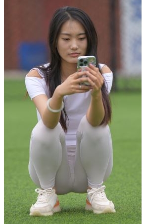 白色瑜伽裤美女【套图+视频】