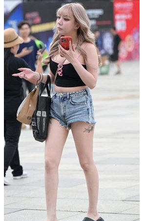 穿着清凉的美女(92P)