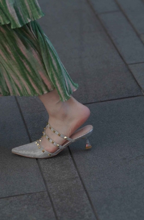 深V半身裙美女