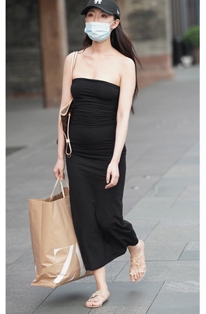 一字抹胸装长裙美女(45P)[472M/JPG]