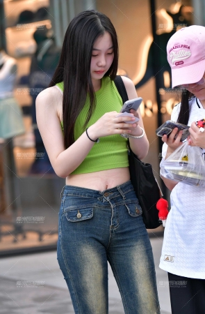 &美瞳牛仔裤美女
