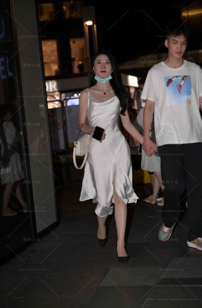 夜拍白色吊带裙，R丝女朋友