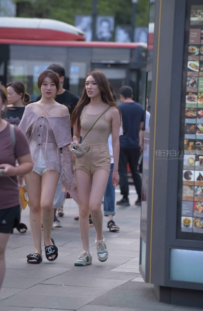 街拍气质长发小姐姐