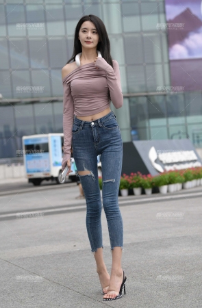 苗条大长腿紧牛淑女