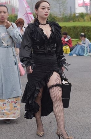 性感的黑裙MM(68P)