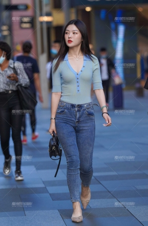紧牛美眉