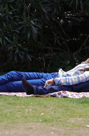 No651 这双凹凸有致，秀气玲珑的薄丝小脚，你应该会喜欢