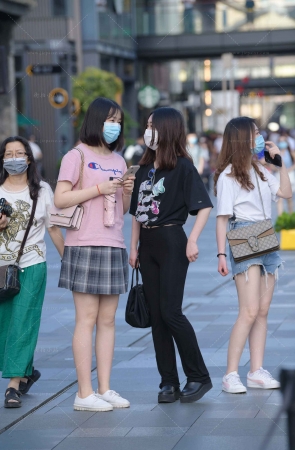 小姐妹三人行