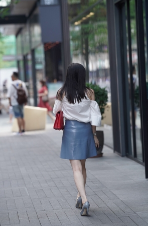 好白皙的高跟女孩