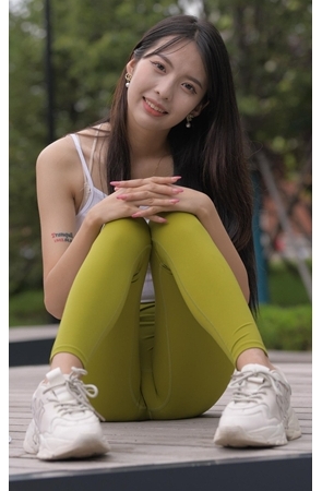 绿色瑜伽裤美女 【套图+视频】