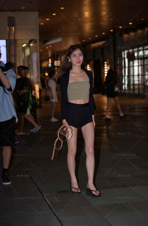 美腿高挑小姐姐