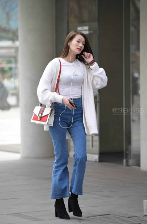 街拍牛仔裤大长腿美姐