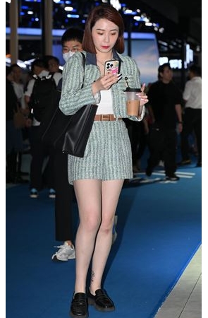 套装短发美女(48P)