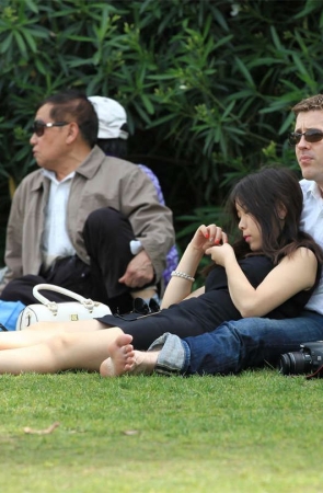 No756 携老外男友出场的东方女孩，姿势自然奔放那是必须的 第2套