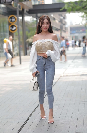 浅色牛仔百搭青春