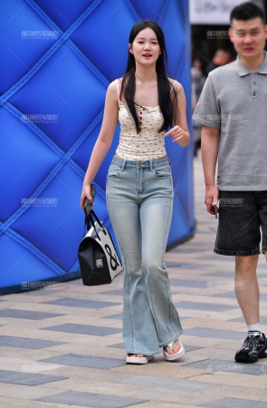 &微喇牛仔裤美女