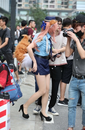 辉辉街拍作品 - 极品肉丝美腿狐狸jingguan