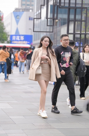 美腿有范儿的性感小姐姐