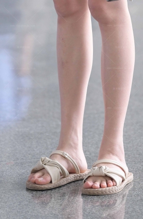 25420-11=36√纤细美腿小姐姐 7P