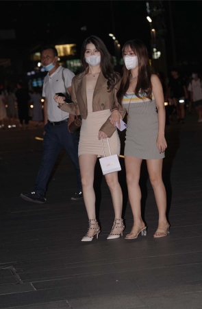 简约气质针织裙搭配